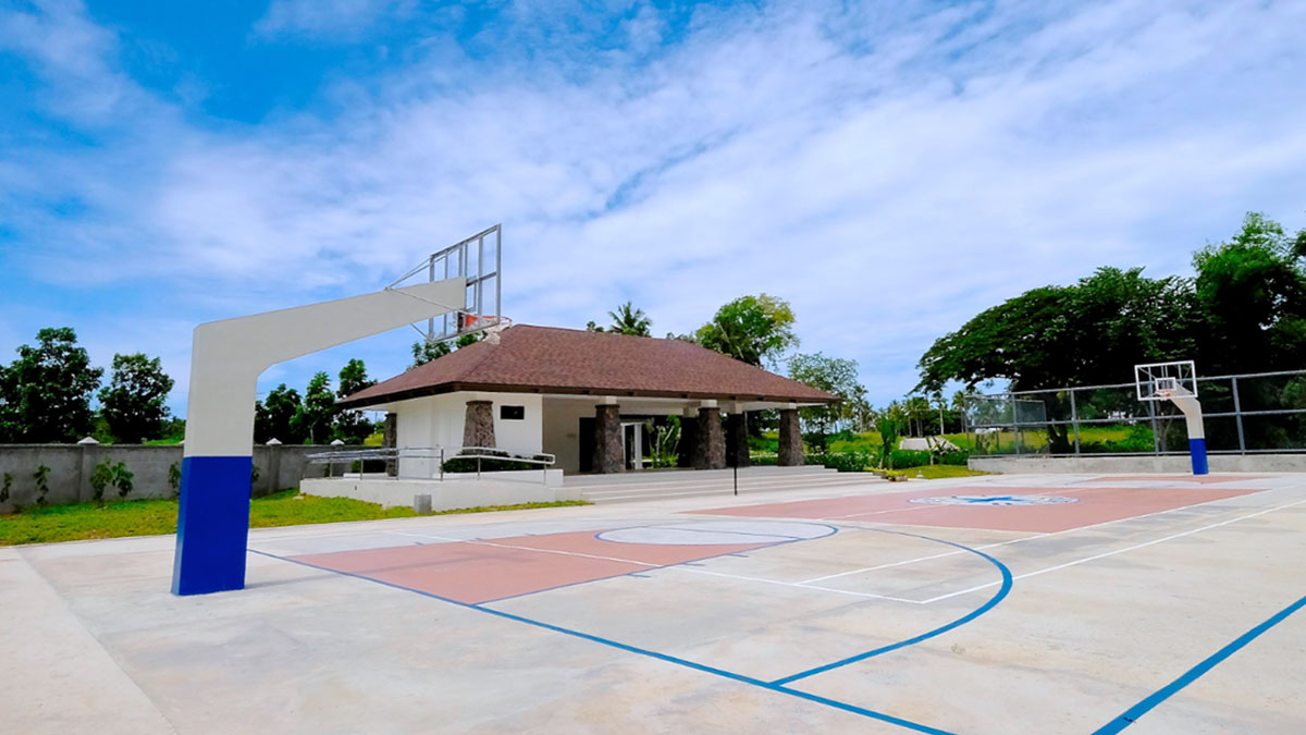 Basketball court and multipurpose center for the use of Porto Laiya homeowners.